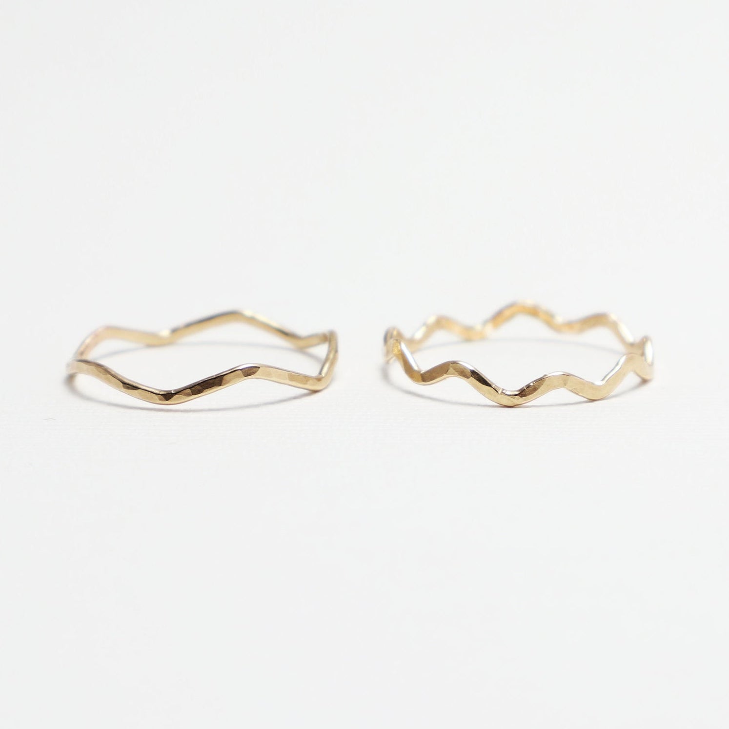 The 2 Wave Hammered Rings