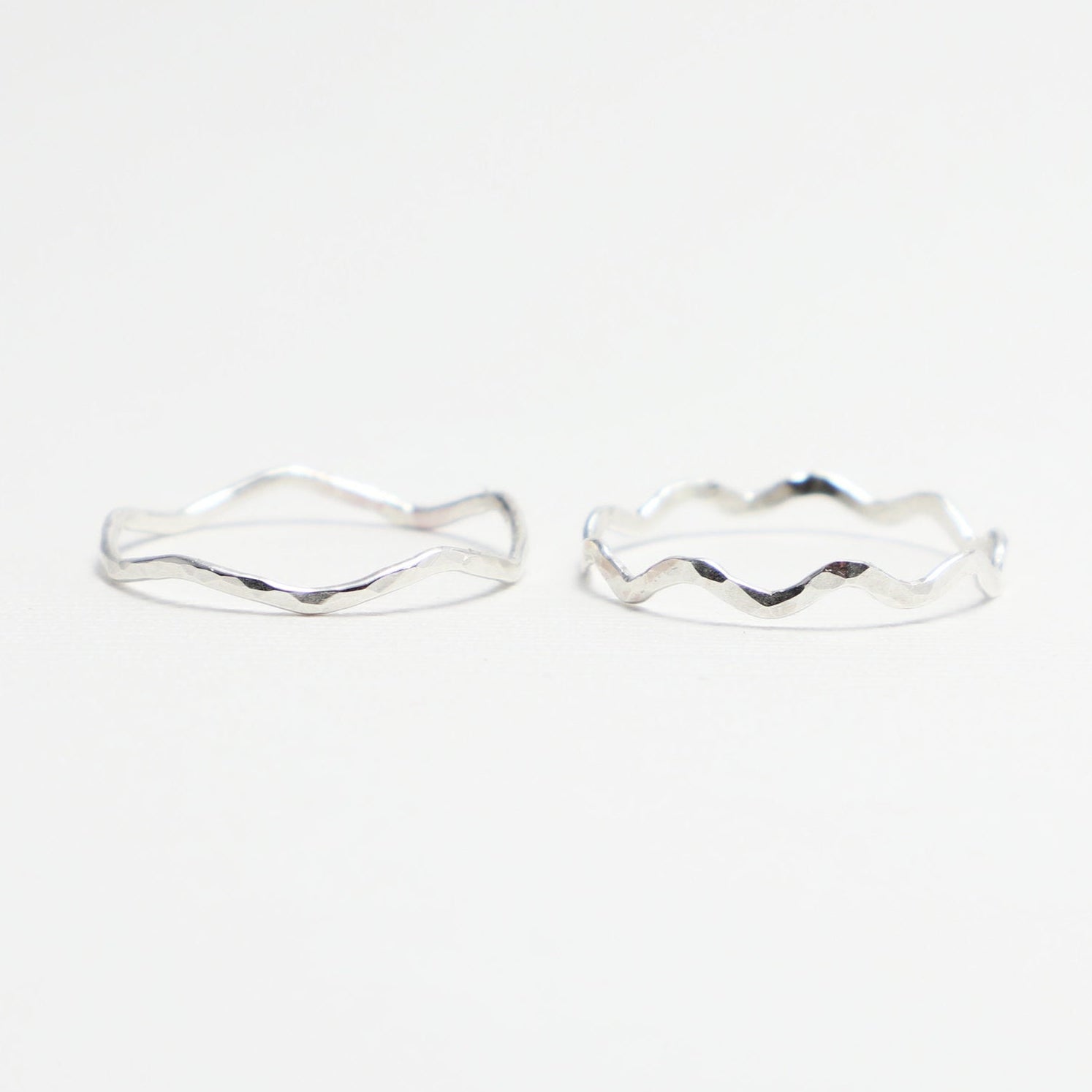 The 2 Wave Hammered Rings