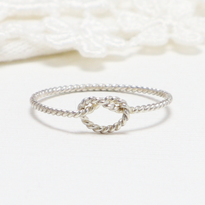 Unity Large Knot Twist Ring