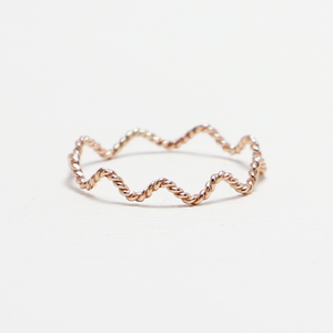 Wave Small Twist Ring